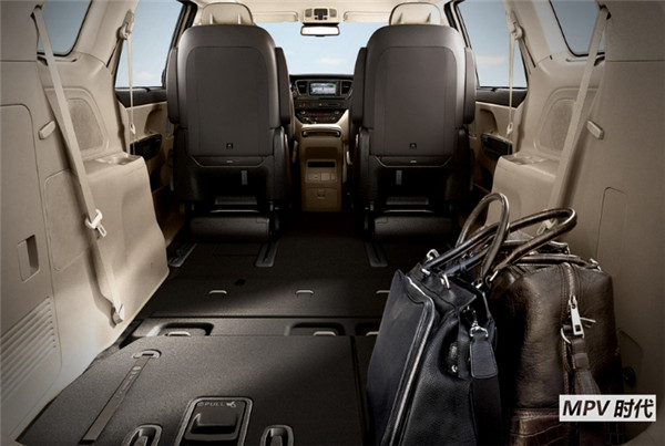 30万级别最好开的MPV，起亚嘉华的6缸发动机表示我们不一样